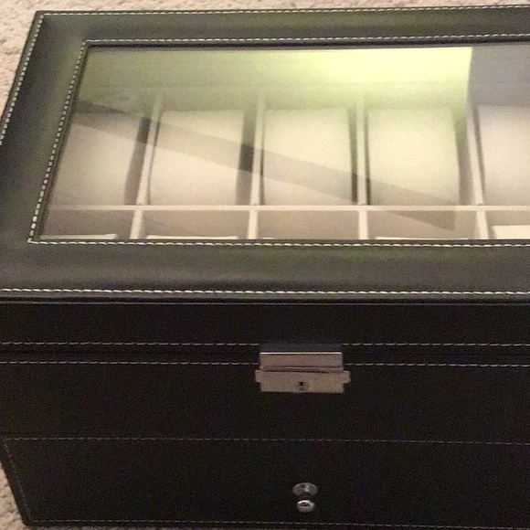 💲💲💲SOLD. Jewelry and Watch Case - Picture 2 of 8